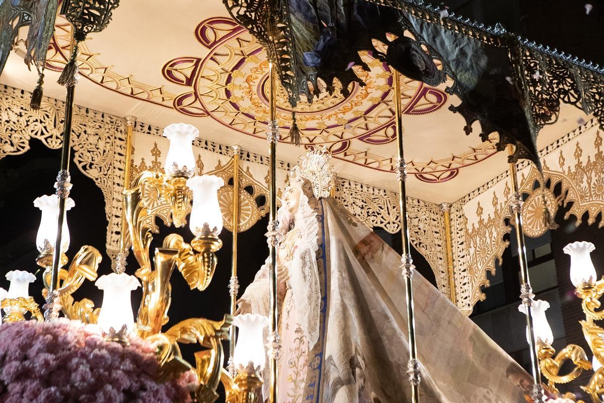 La Sma. Virgen de la Amargura a su paso por Carrera.