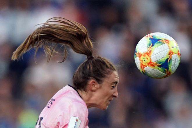 Lisa Evans de Escocia en acción durante un partido de la Copa Mundial Femenina de la FIFA 2019 entre Argentina y Escocia este miércoles, en París (Francia).