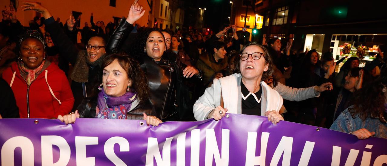 25N: "Ninguna agresión sin respuesta": centenares de personas claman en Avilés contra la violencia de género