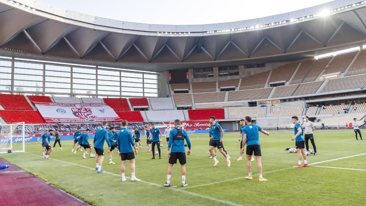 La última sesión de entrenamiento del Athletic en La Cartuja antes de la final