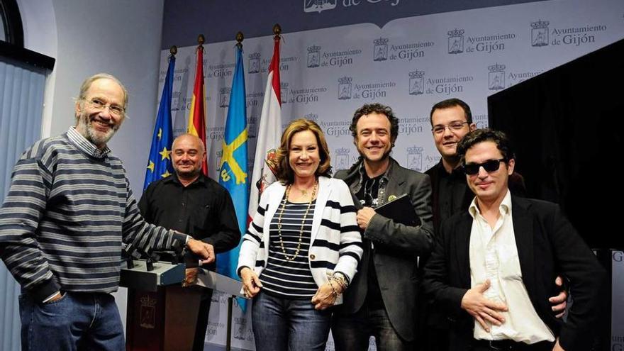 Por la izquierda, Simón Andreu, Jesús Parrado, María Kosty, Toni Benages, Javier Rueda y Gonzalo López, ayer.
