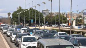 Tapón de tráfico en el puente del 9 dOctubre