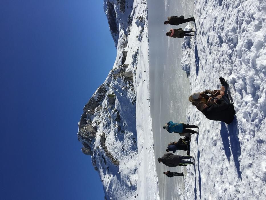 Los lagos de Covadonga nevados, atractivo en el puente de diciembre