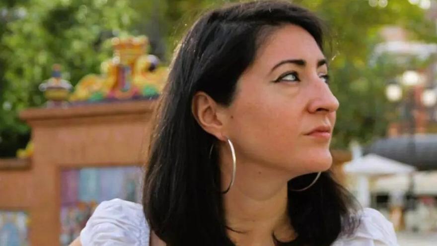 ‘Blanco sobre azul’ y las raíces de un olivo