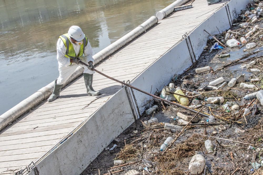 Toneladas de basura acumuladas en la desembocadura