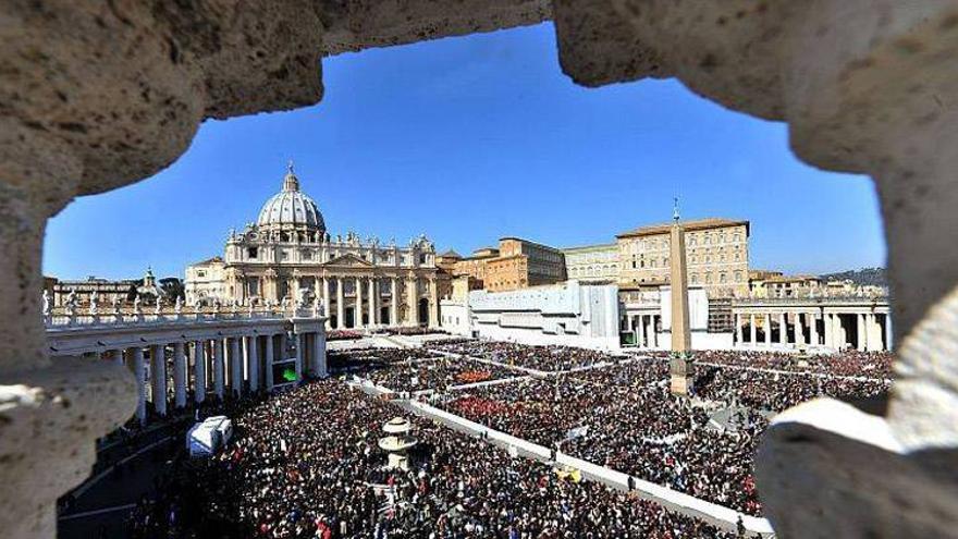 Benedicto XVI: &quot;No abandono la Cruz, permanezco en el servicio a la oración&quot;