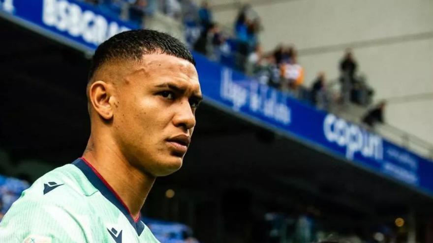 Kervin Arriaga, durante el partido ante el Oviedo.