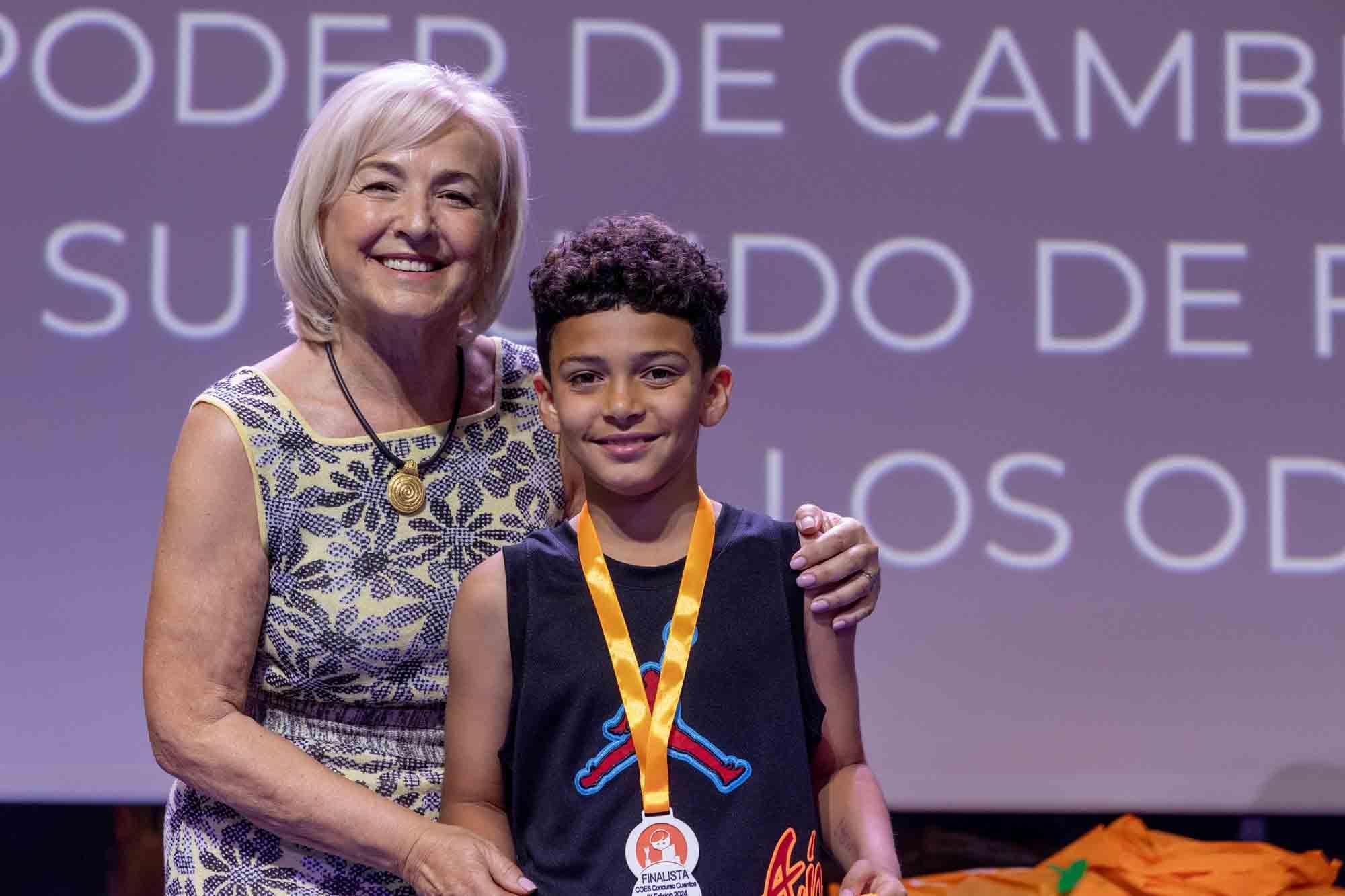 Entrega de premios del concurso infantil de relatos cortos "Cuéntame un cuento para comer" en el Club INFORMACIÓN organizado por COES