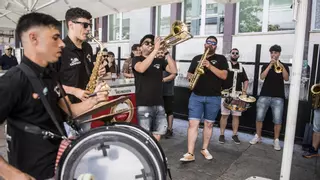 La Feria de Día de Cáceres lo da todo: charangas sin descanso y conciertos en los bares