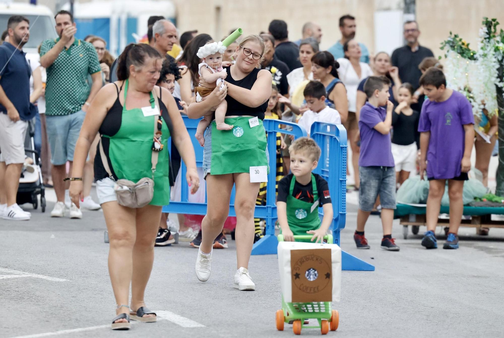 Disfraces pasados por agua en las Fiestas de Sant Joan