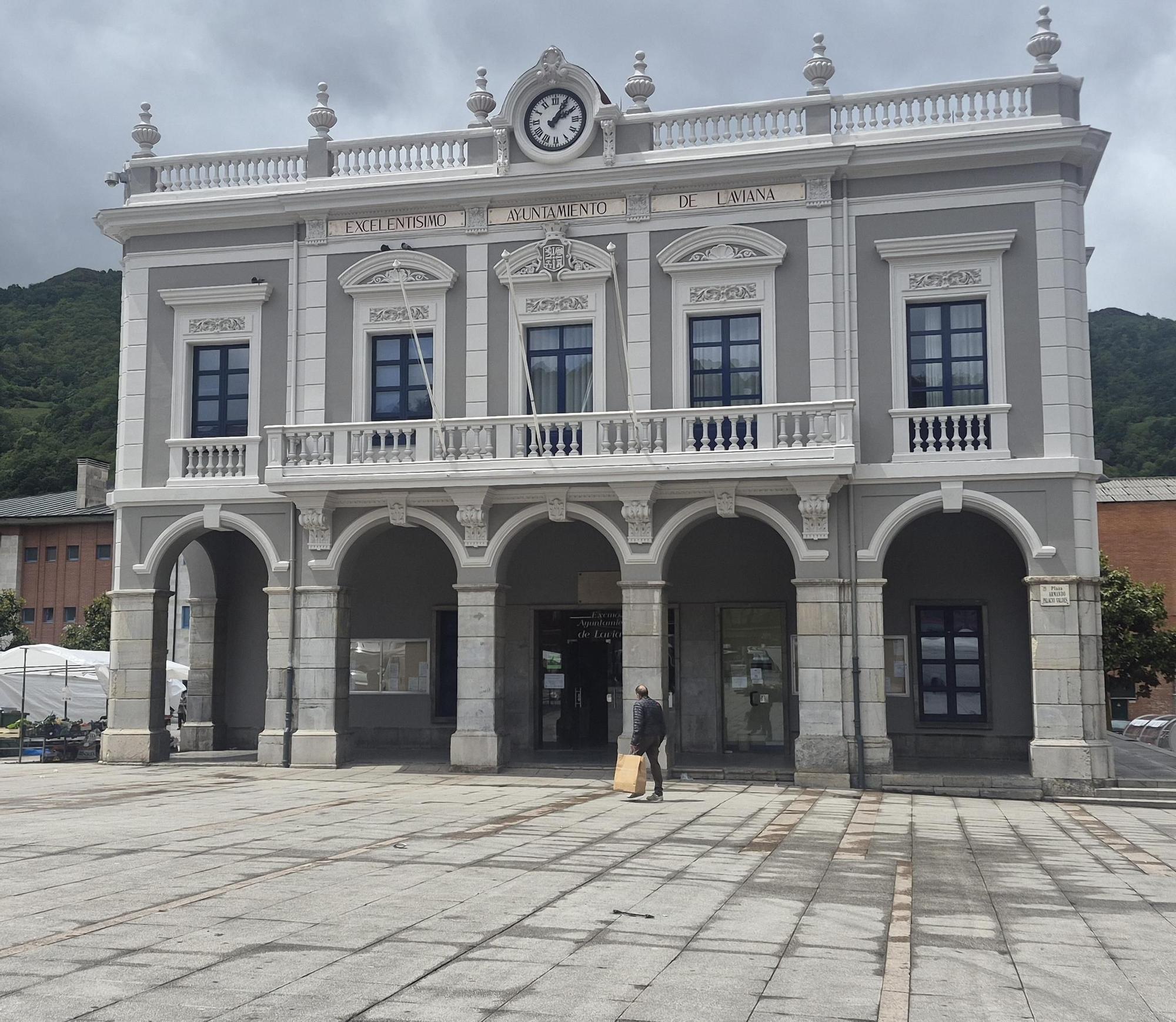 La Casa Consistorial de Laviana, tras la remodelación.