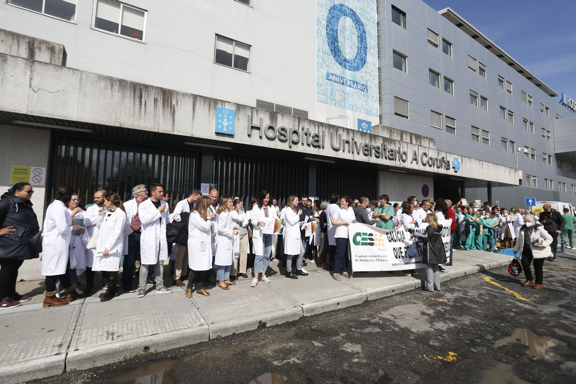 Huelga de médicos en Galicia: 200 facultativos protestan en A Coruña