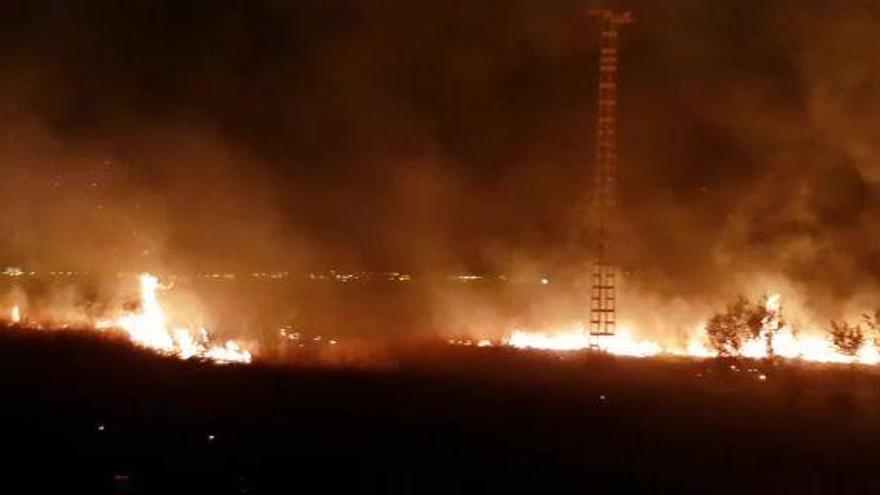 Espectacular incendio en La Vall d&#039;Uixó