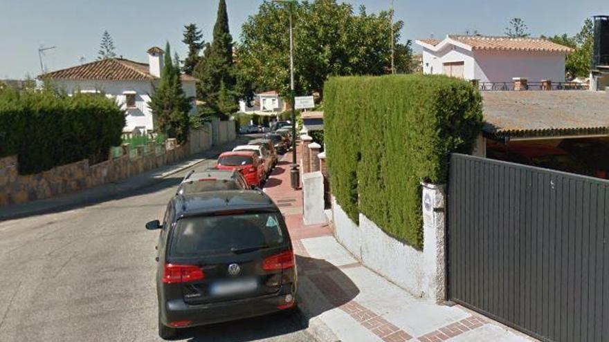 El hombre fue localizado entrando en viviendas de la calle Reino de León.