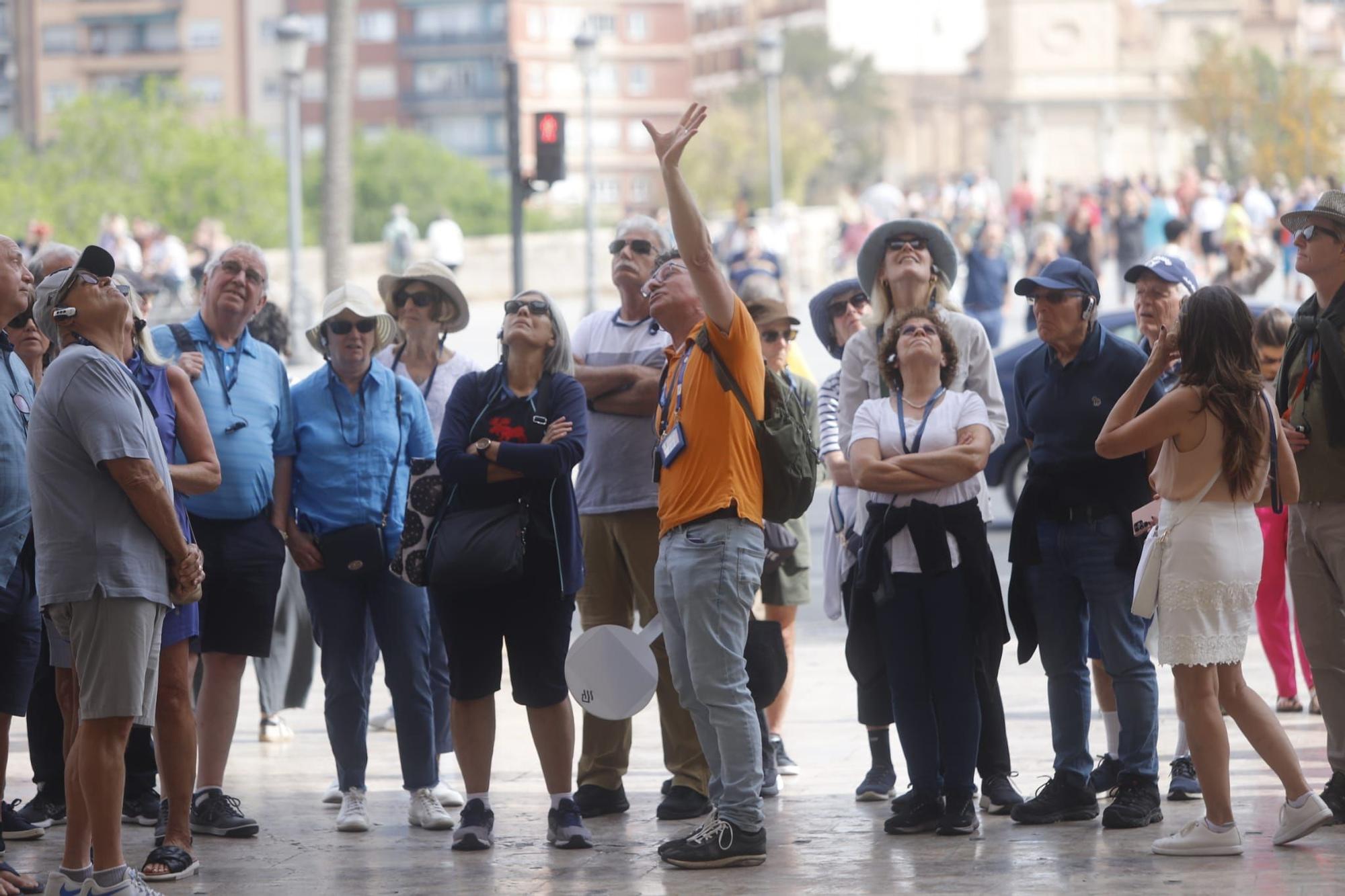 València a rebosar de gente en el fin de semana previo al puente del 1 de mayo