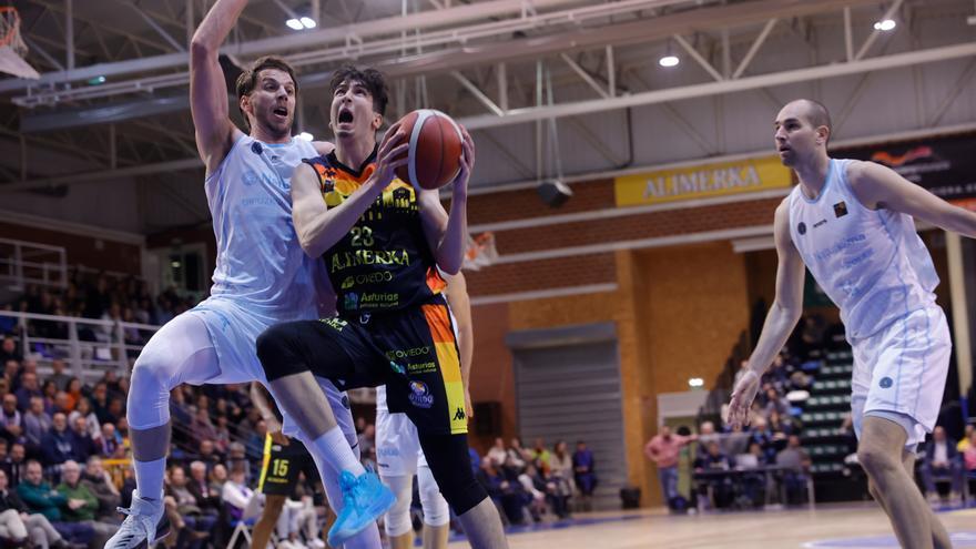 Malas noticias para el Alimerka Oviedo Baloncesto: Marc Peñarroya es baja de última hora para jugar hoy ante el Tau Castelló