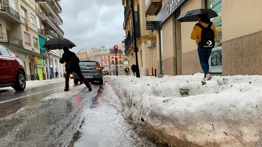 La calle Victoria, con mucho hielo acumulado este jueves.