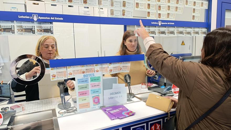 Los asturianos no pierden la fe en el Gordo de la Navidad: son los segundos que más gastan en lotería de toda España (y este año aún más)