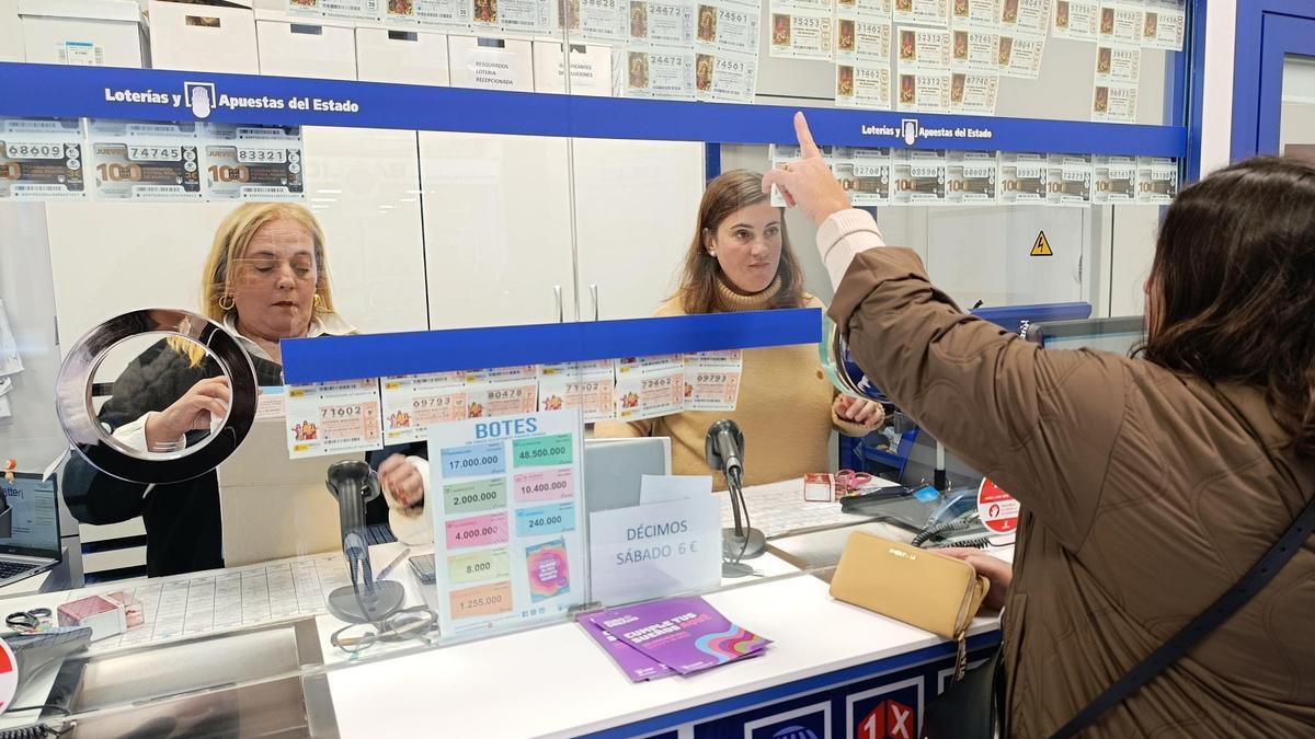 Los asturianos no pierden la fe en el Gordo de la Navidad: son los segundos que más gastan en lotería de toda España (y este año aún más)