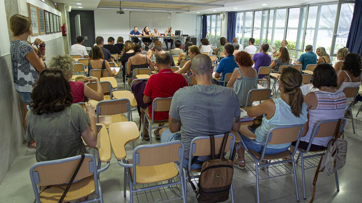 Preparativos para las votaciones en claustro este jueves en uno de los institutos