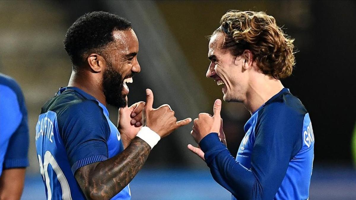 Lacazette podría jugar con Griezmann en el Atlético si apuesta por estar seis meses en blanco