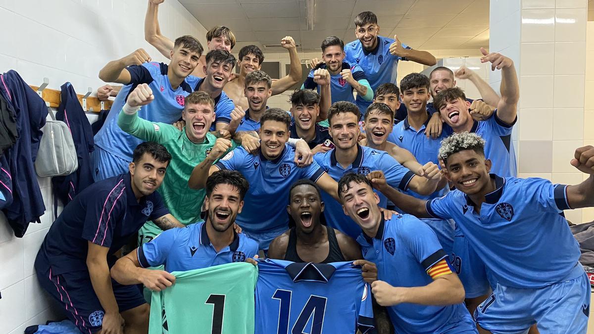 Los jugadores del Atlético Levante celebran la victoria contra el Patacona