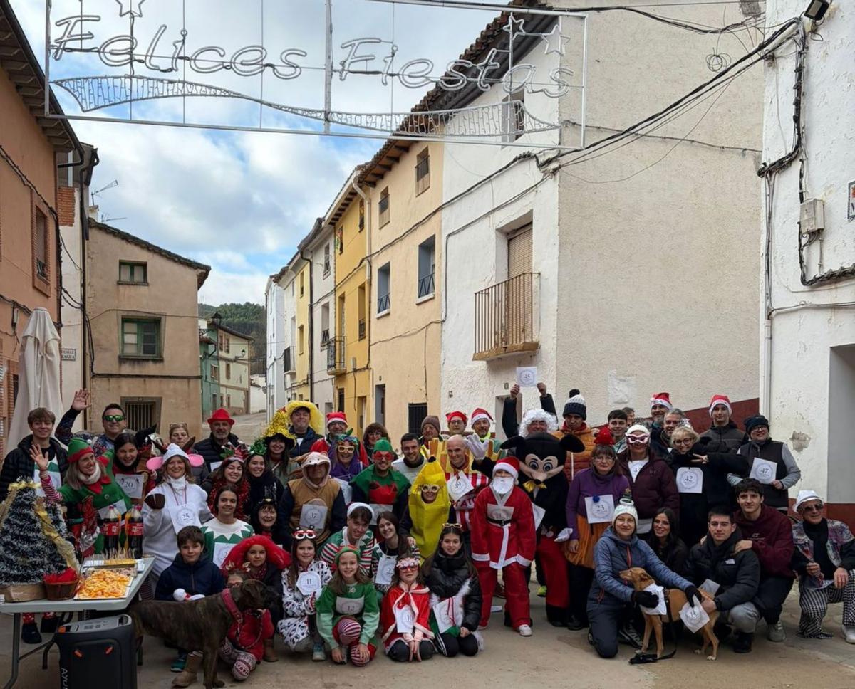 La San Silvestre Tosina reunió a muchos vecinos que no dudaron en disfrazarse.