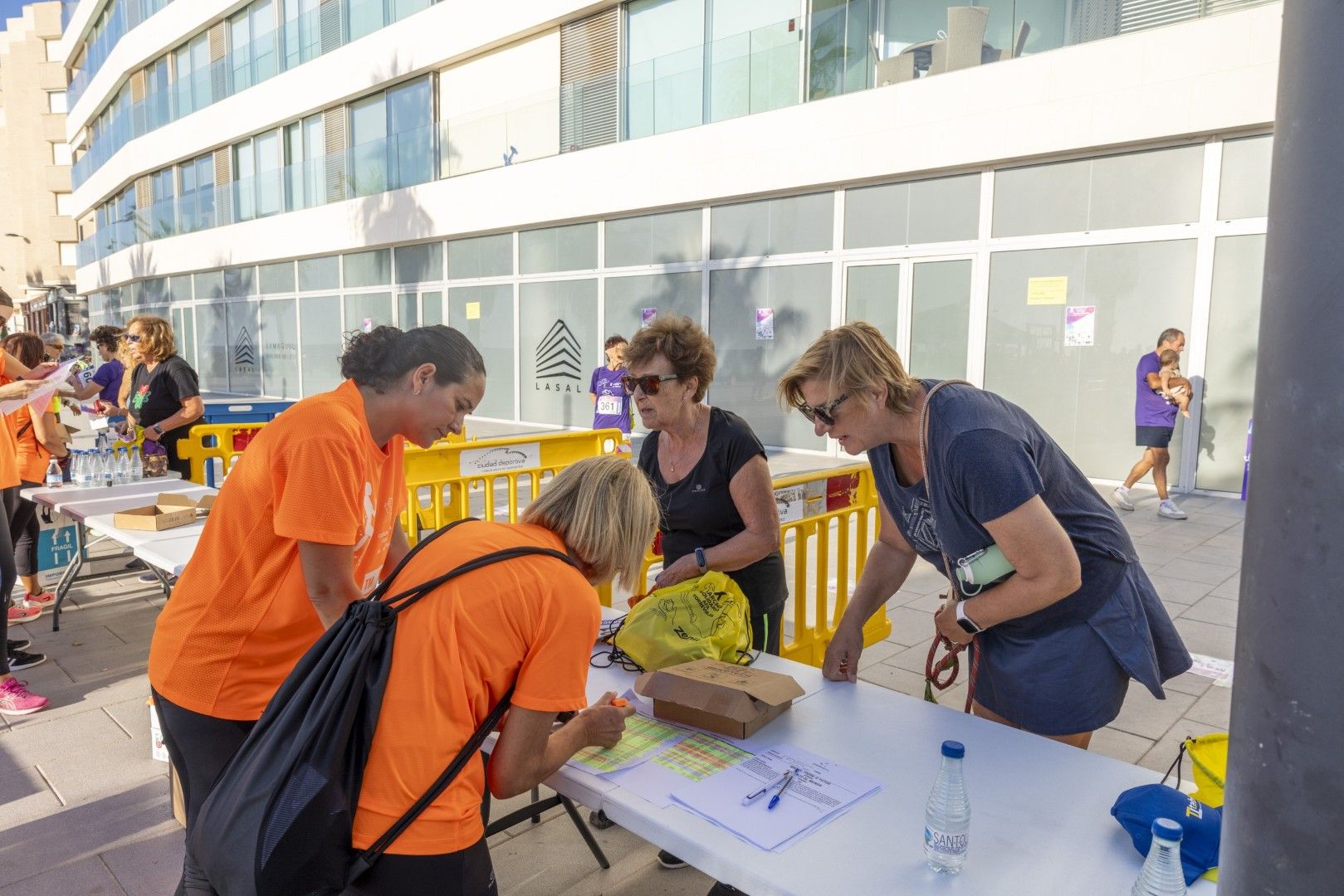 Así fue en imágenes una nueva edición de la carrera solidaria de AFA Torrevieja