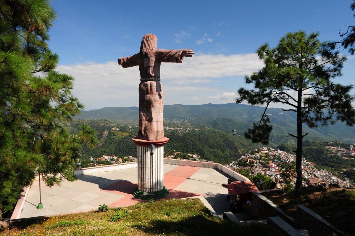Las vistas desde el mirador del Cristo de Taxco son impresionantes.