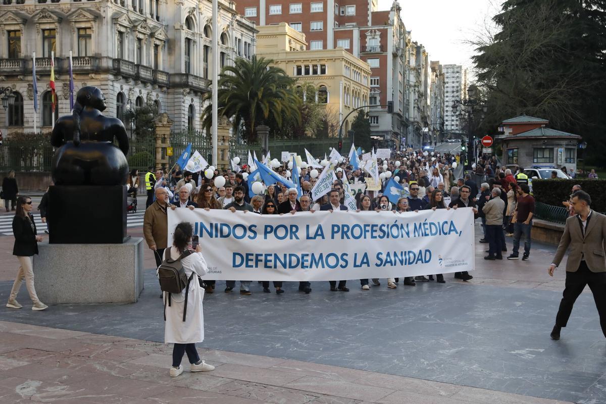 Así fue la manifestación de los médicos asturianos en Oviedo