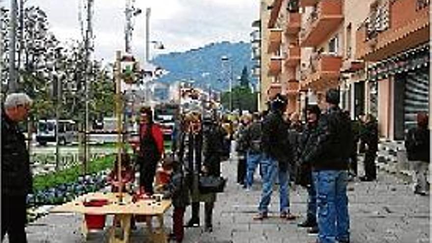 Més de 800 martorellencs inauguren el nou tram central de l&#039;antiga N-II