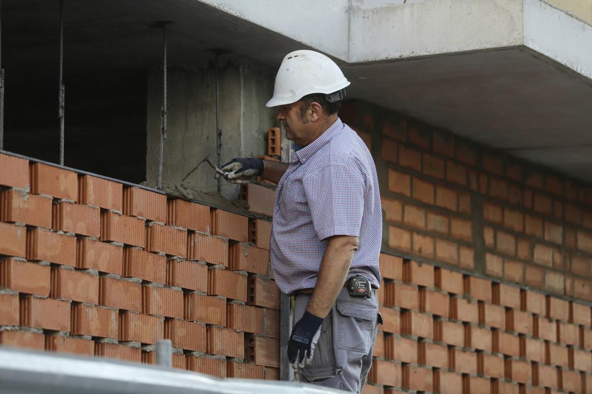 El sector de la construcción pierde más de 6.000 trabajadores como consecuencia del descenso de población activa