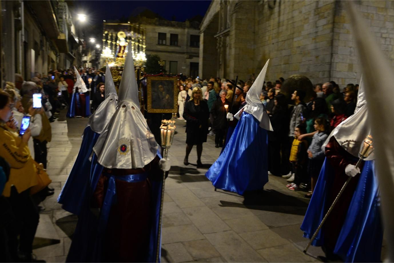 Cangas sintió el calor de la Virgen de los Dolores