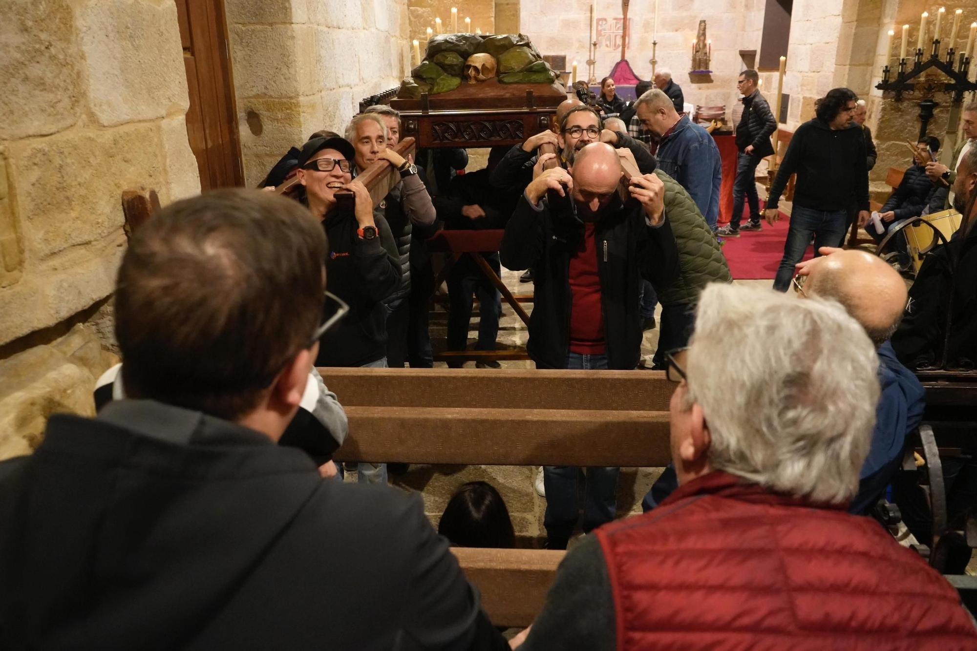 GALERÍA | Así prepara el Espiritu Santo la procesión del Viernes de Dolores en Zamora