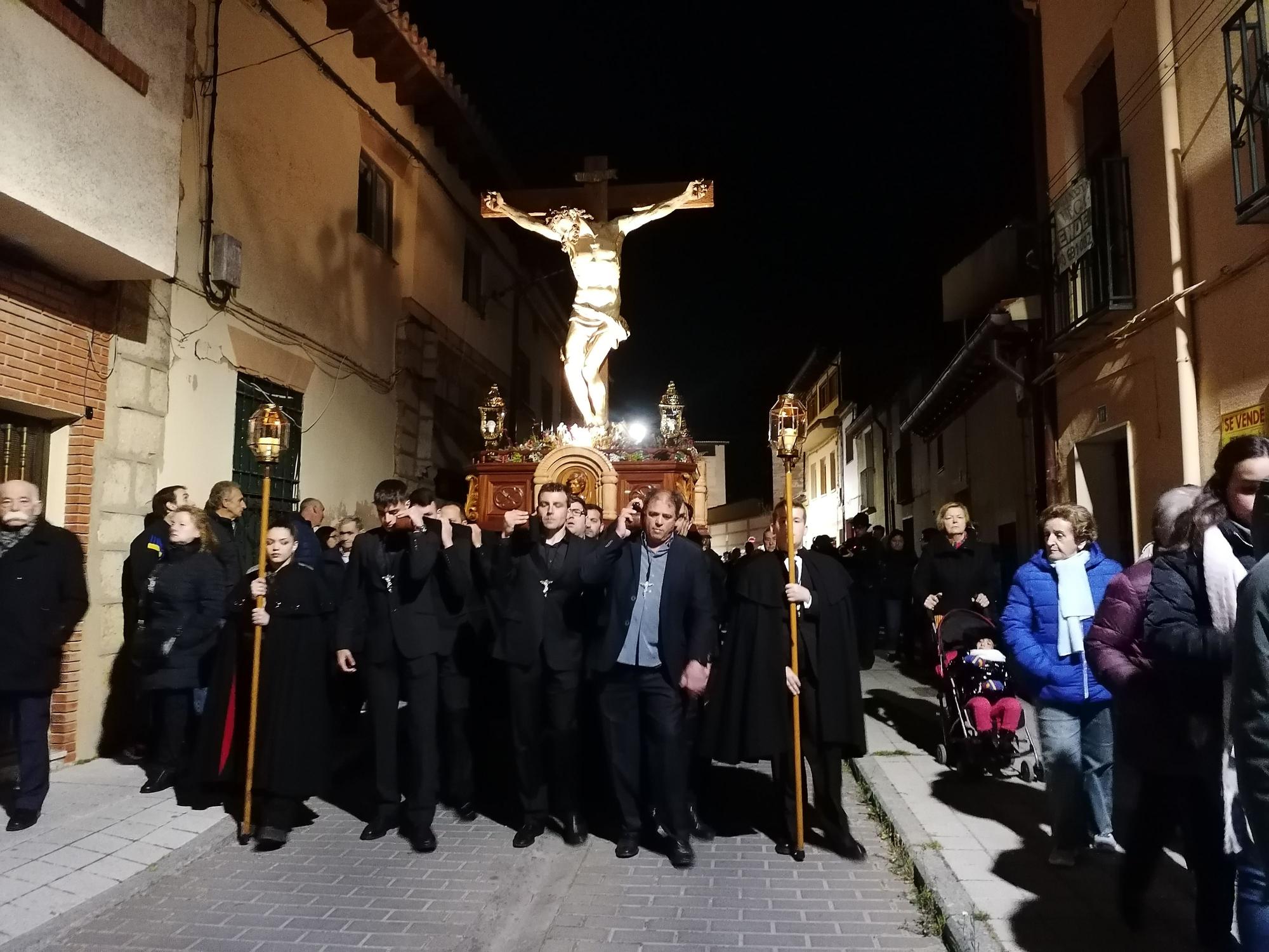 Toro implora protección al Cristo del Amparo