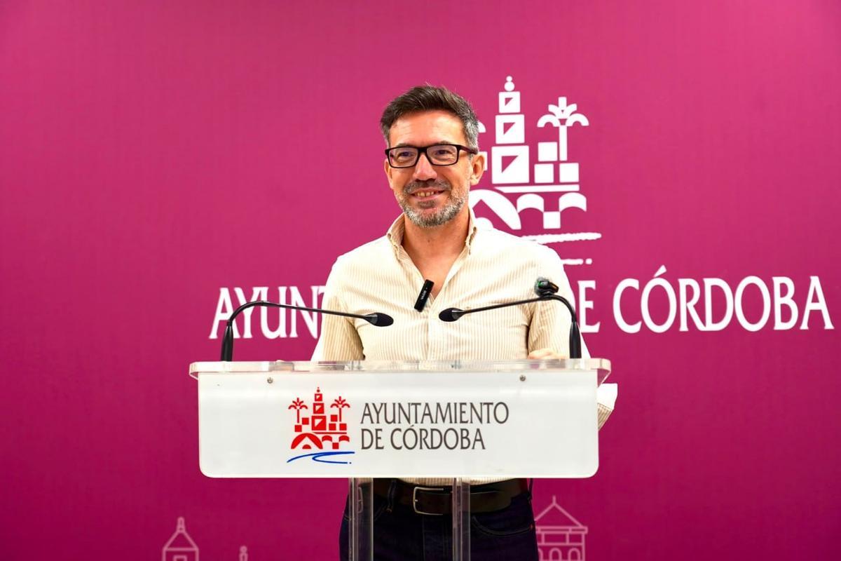 El concejal socialista José Antonio Romero, durante una rueda de prensa.