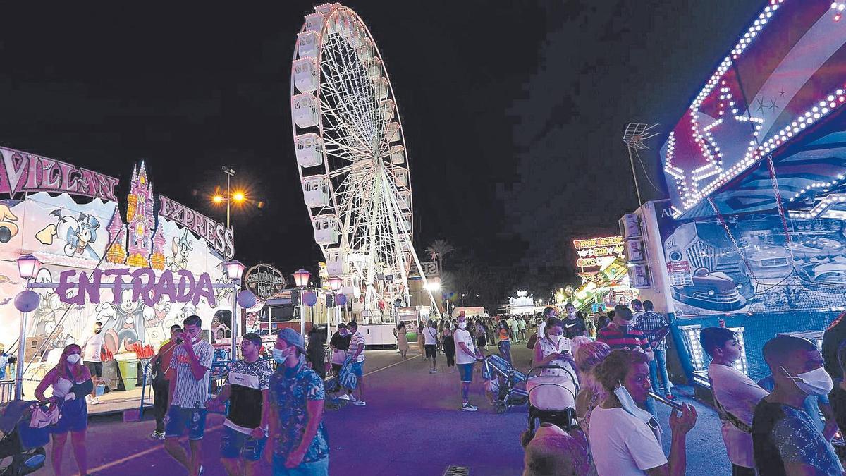 La noria es una de las atracciones más emblemáticas de la Feria de Murcia