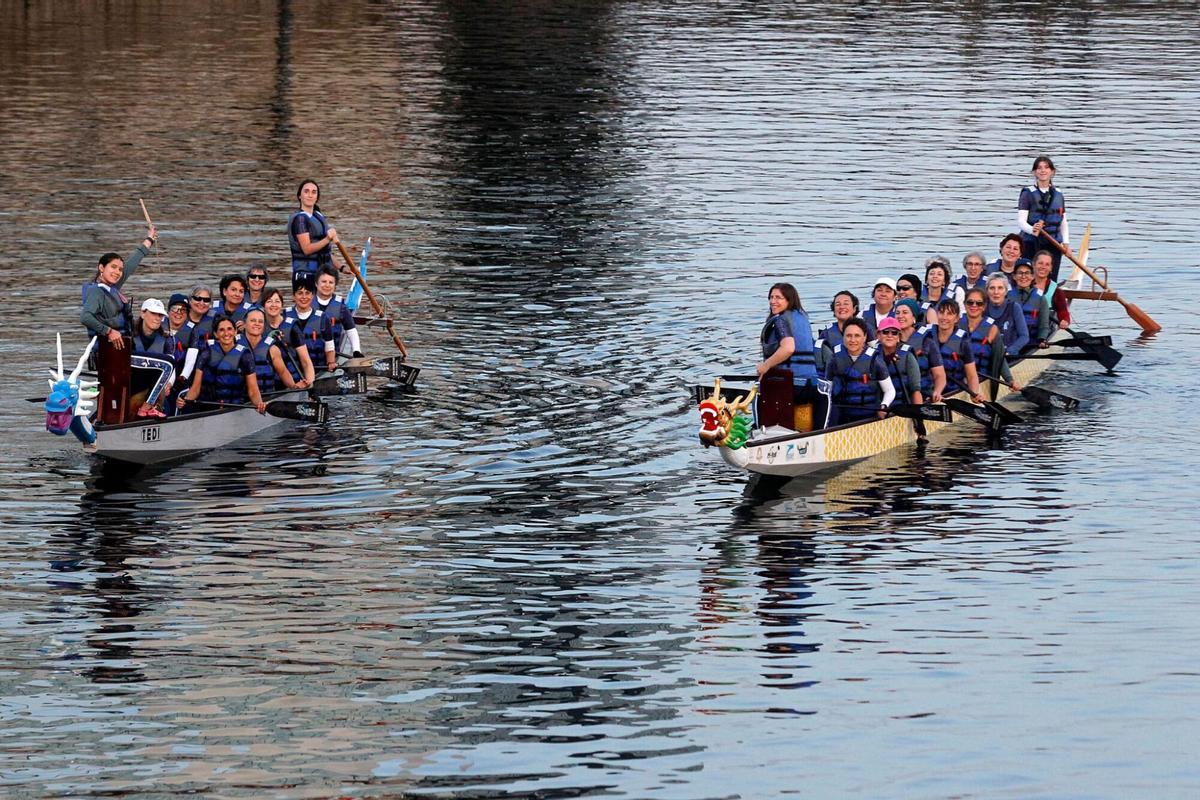 Integrantes de Bolboretas Dragon Boat, durante un entrenamiento.