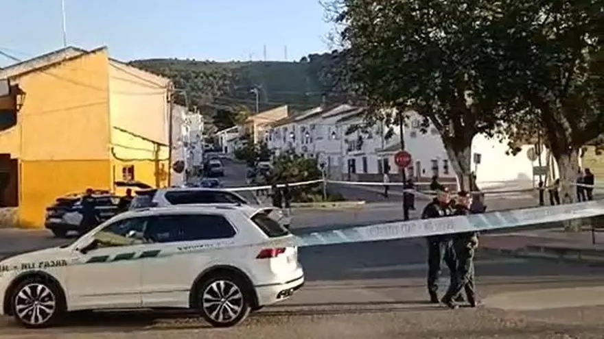 Un hombre de 35 años muere y su madre de 70 años resulta herida en un tiroteo en Humilladero