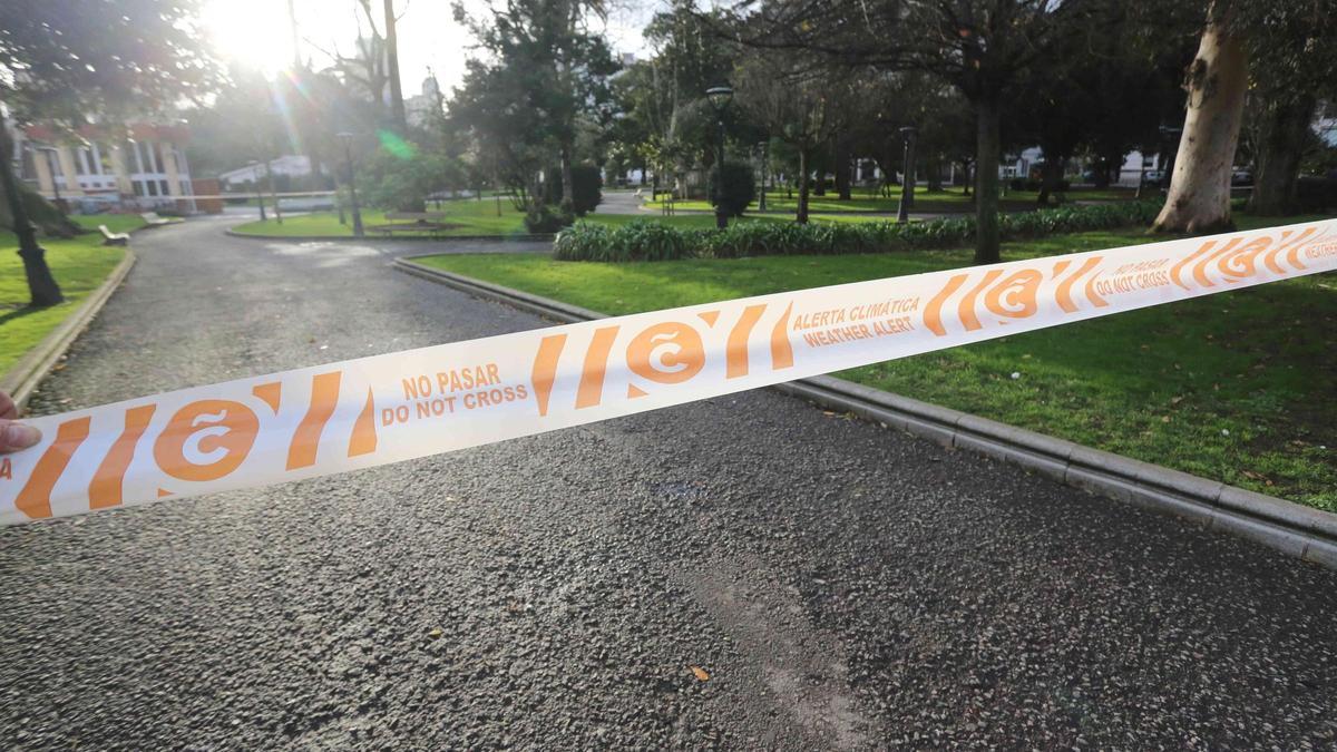 El temporal cierra los parques de A Coruña