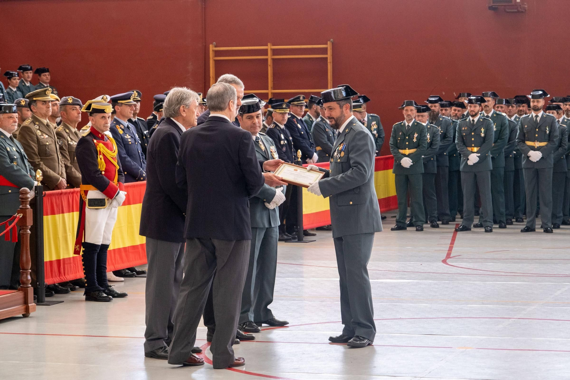 EN IMÁGENES: Así fueron los actos en Oviedo del 179 aniversario de la Guardia Civil