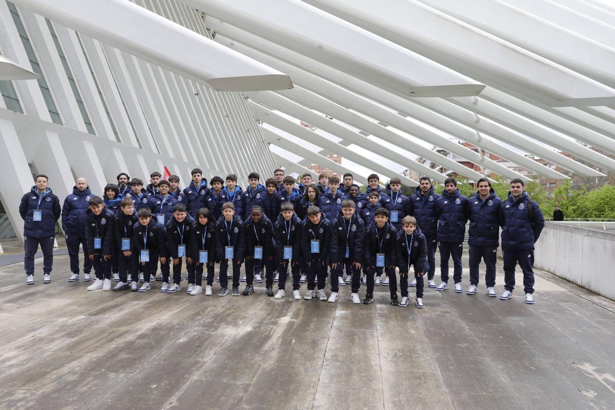 Jugadores de la Oviedo Cup en su llegada el año pasado a Oviedo.