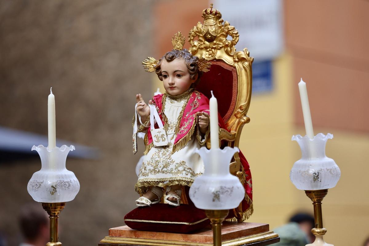 El barrio del Carmen saca en procesión a su patrona