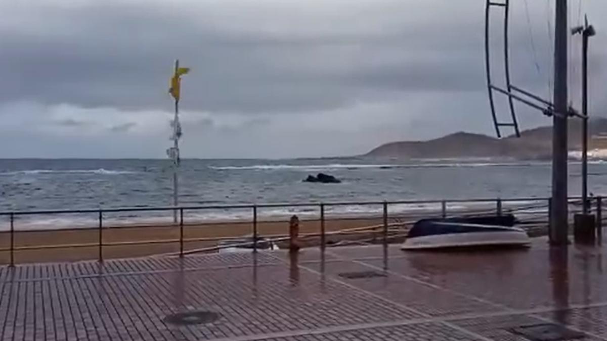 Lluvia en Las Canteras (05/03/21)