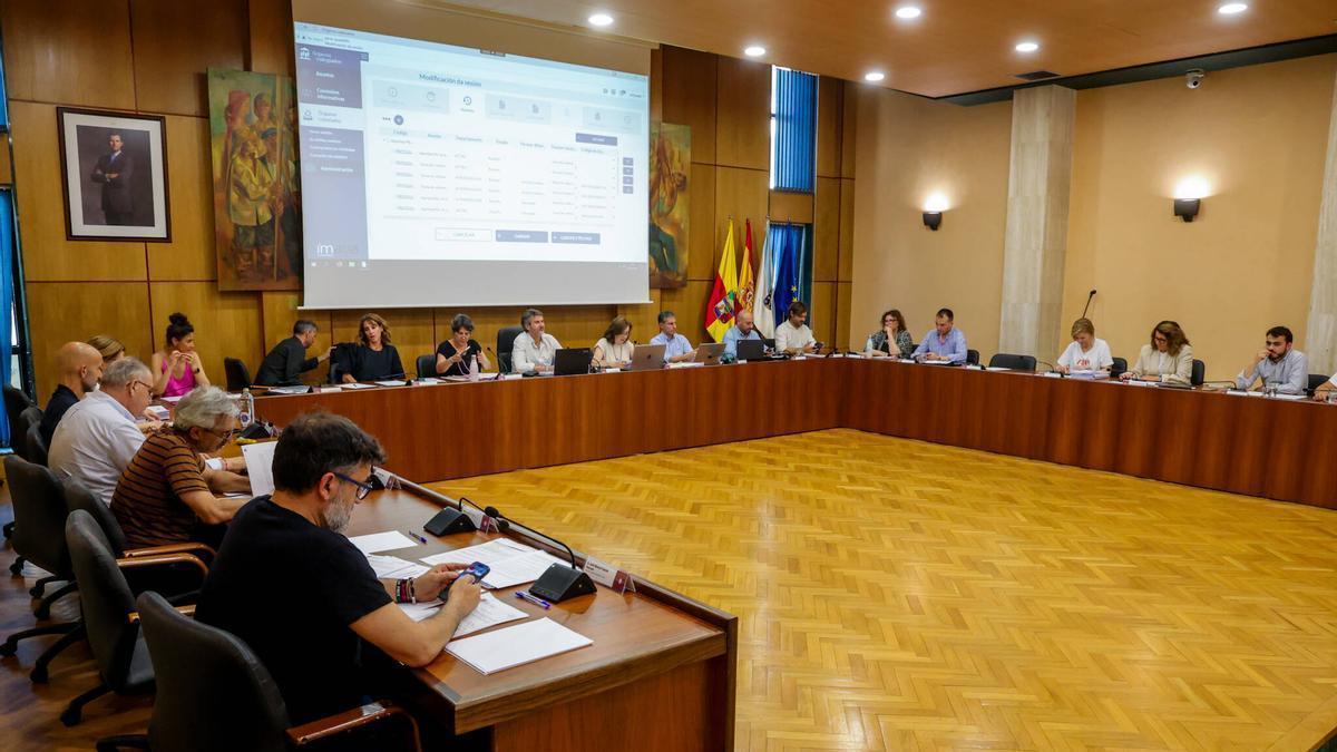 Pleno de Vilagarcía, en el que se aprobó la controvertida subida del IAE.