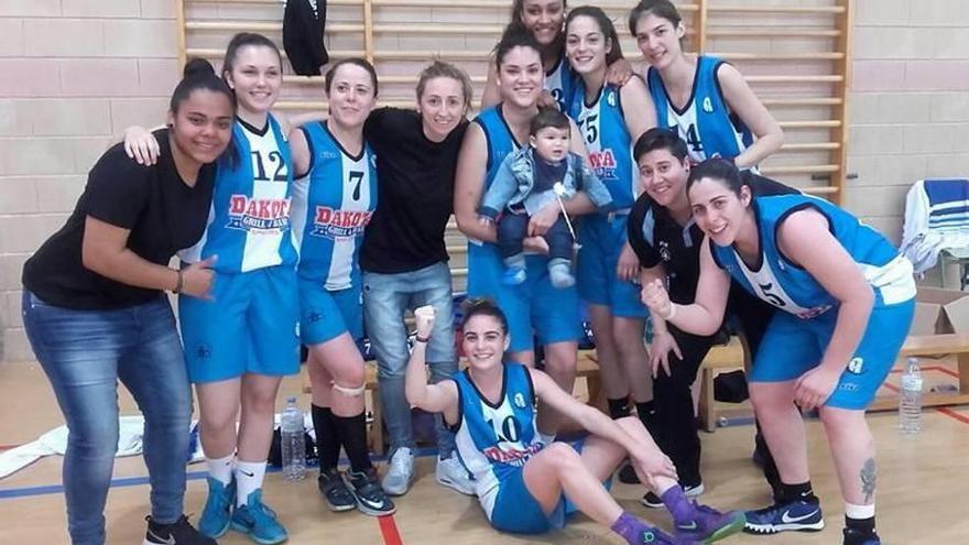 Las jugadoras del Dakota Alcúdia, tras la final.