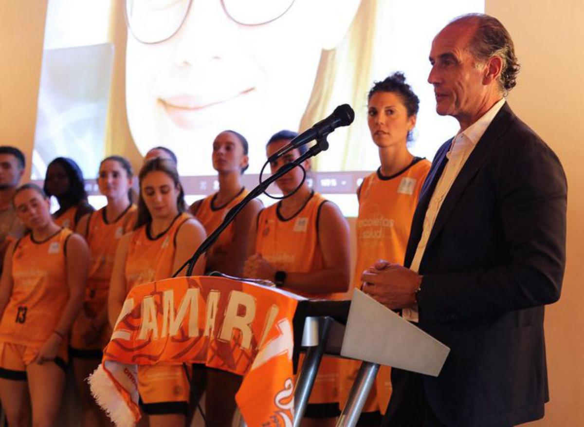 Carlos Baz y Óscar Iglesias, durante el acto de presentación del equipo naranja. | ALBA PRIETO