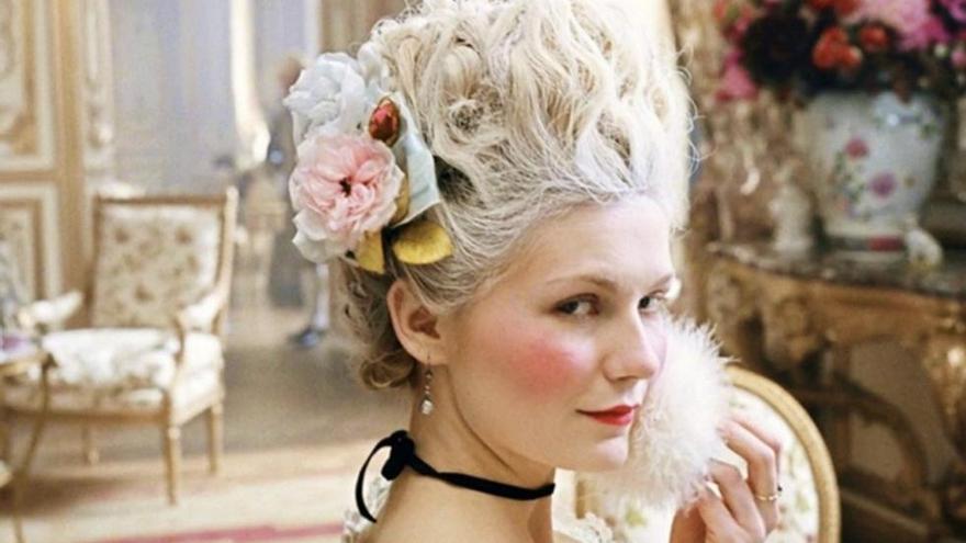 La actriz Kirsten Dunst en la película &#039;María Antonieta&#039;.