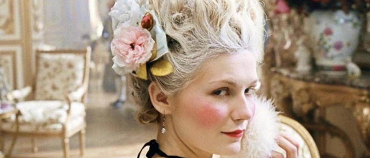 La actriz Kirsten Dunst en la película &#039;María Antonieta&#039;.