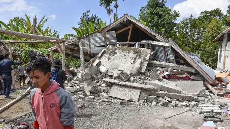 Daños provocados por el fuerte terremoto registrado ayer.